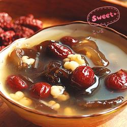 红枣黑木耳米仁甜汤的做法[图]