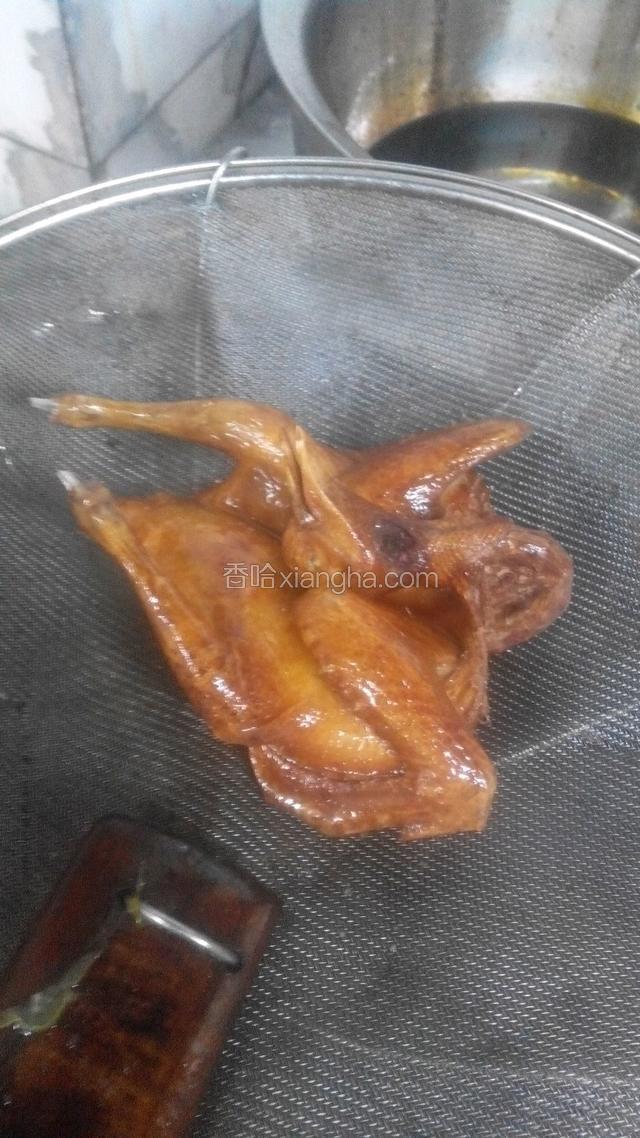 炸至金黄，捞出，