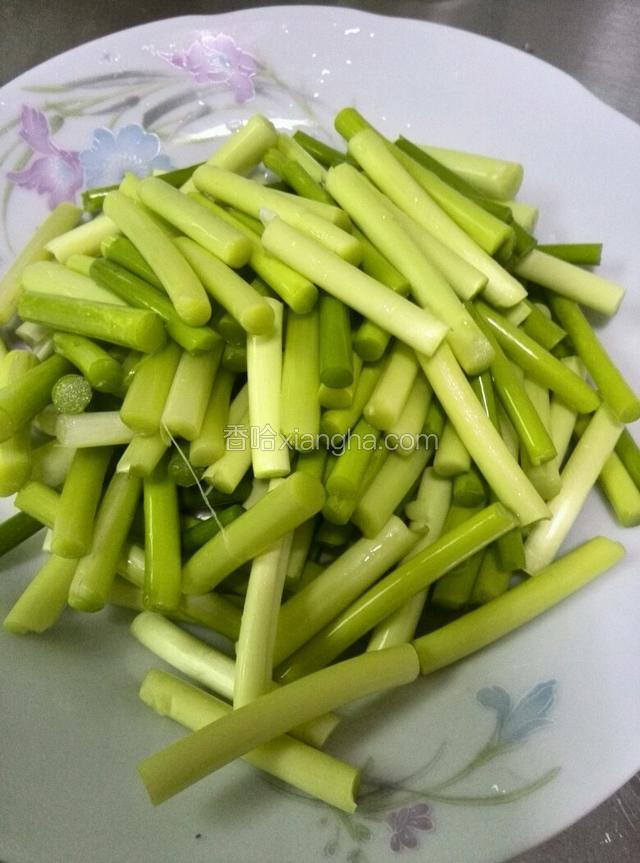 去头，用手掰成寸段。
