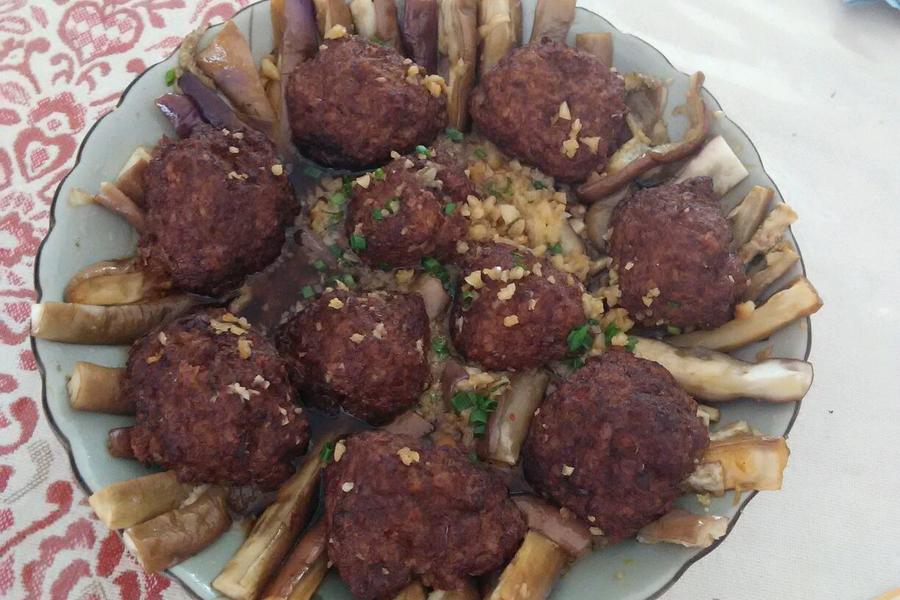 蒜蓉茄子蒸肉丸