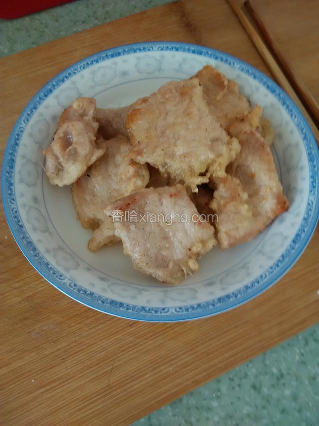 炸到肉片定型捞出。