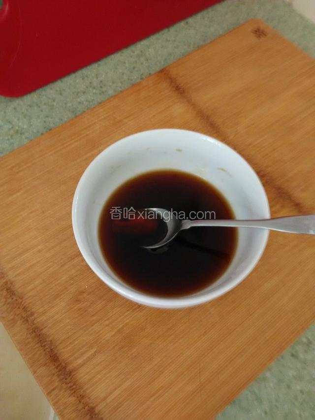糖和醋按1：1的比例调成汁。