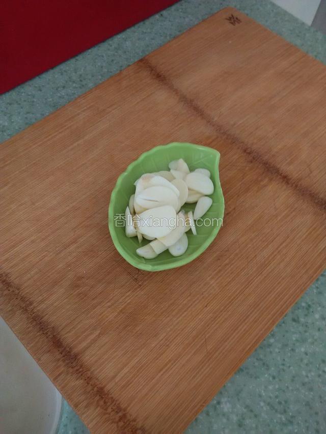 祘切成片备用。