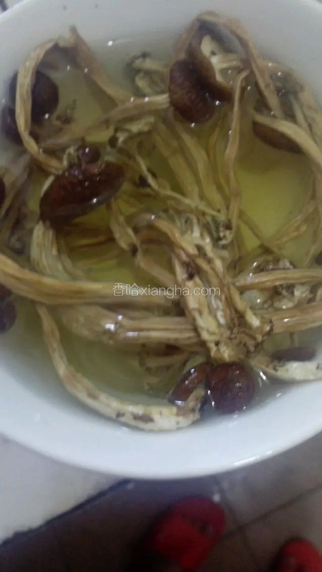 茶树菇用开水泡制备用