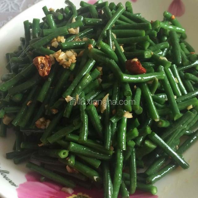 拌匀装盘即可。