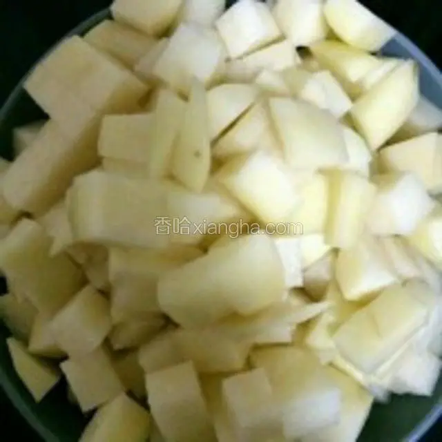 土豆切块备用