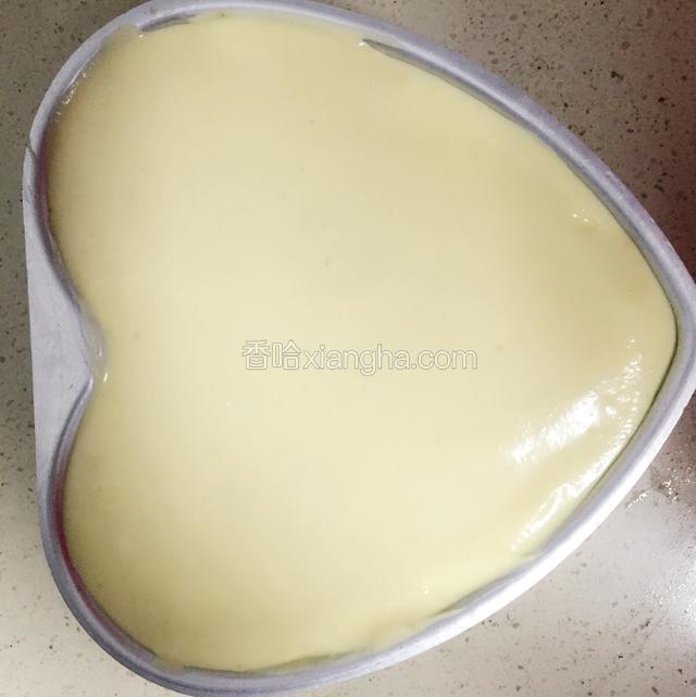 打发的蛋白加一点点的拌