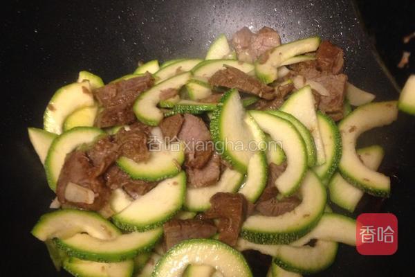 西葫芦炒牛肉