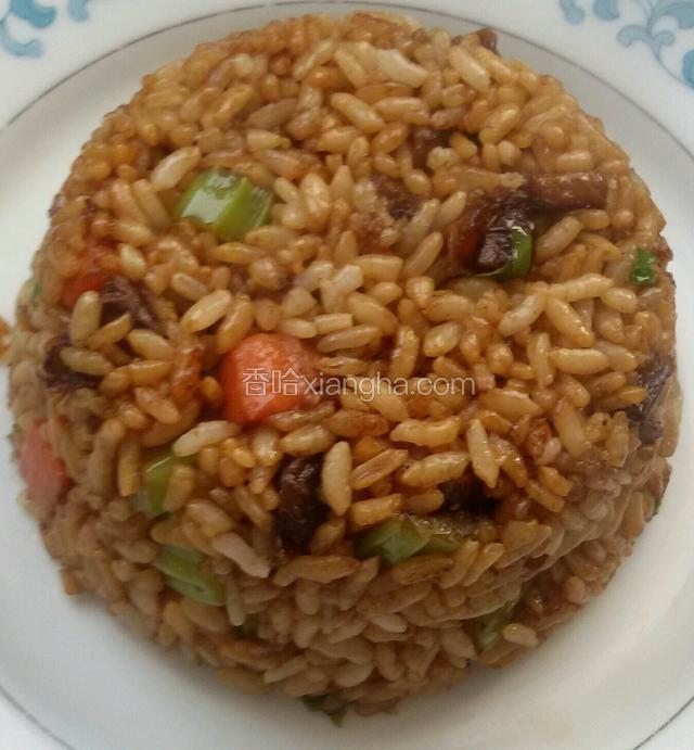 蔬菜丁酱油炒饭。