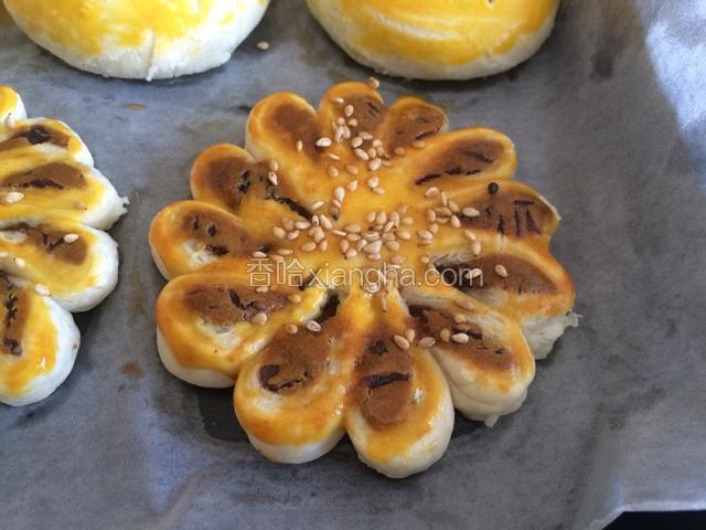 成品的菊花酥也勾人食欲！