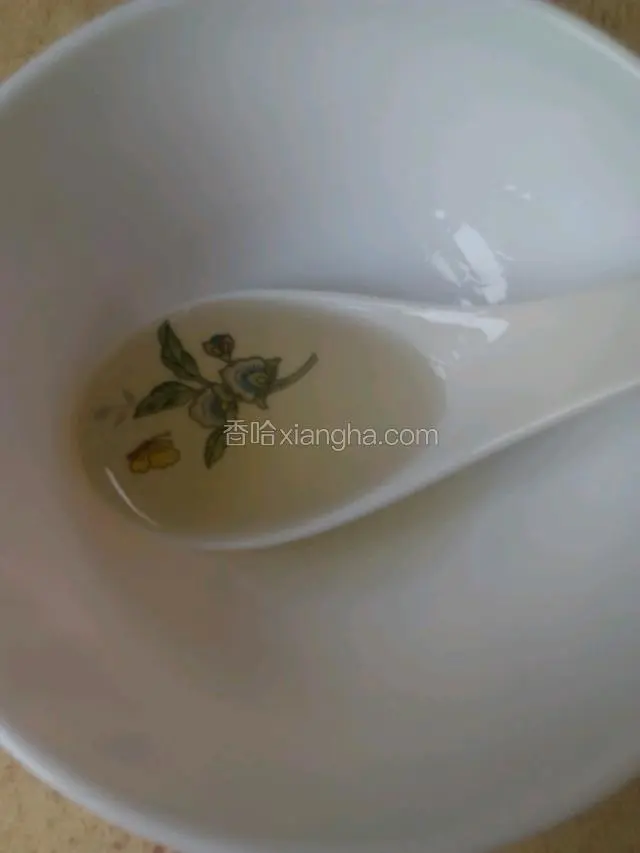 用开水把一点点蜂蜜化开淋在苦瓜上面