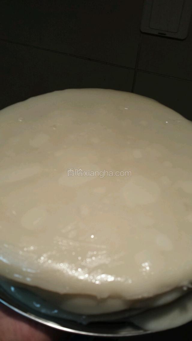 每做好一张都要抹油，不然会粘在一起。