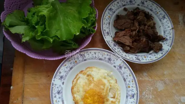 配菜提前备好。
