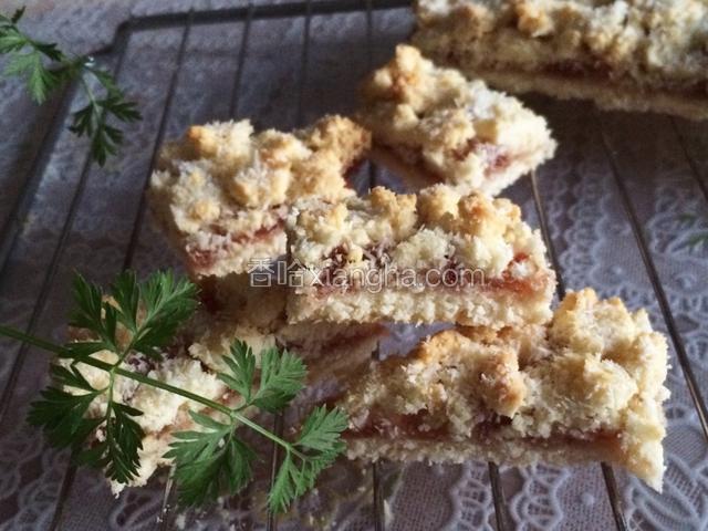 椰香草莓软酥饼