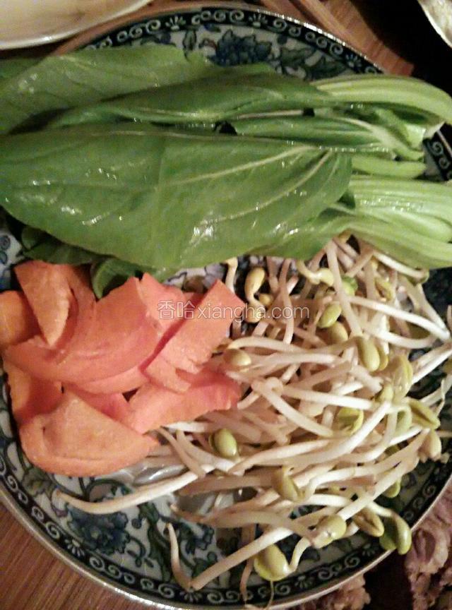 青菜豆芽和胡萝卜！