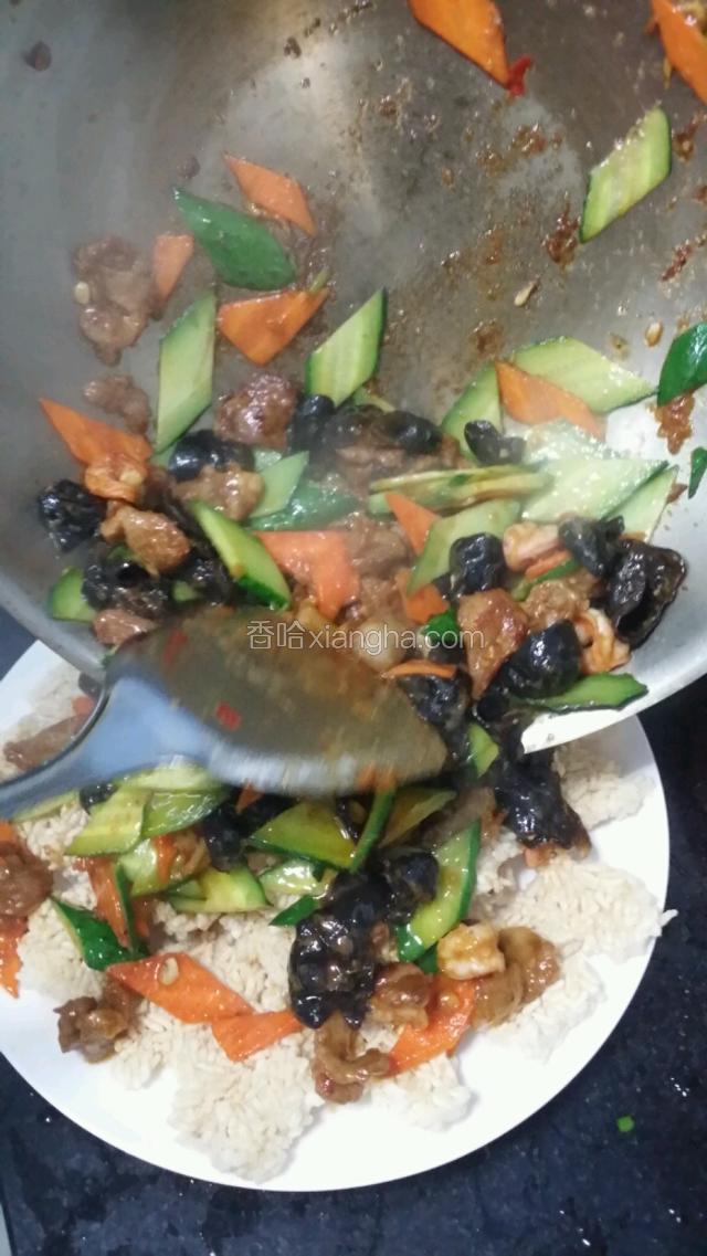 调好盐味翻炒均匀，起锅前浇鲜酱油