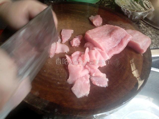 猪肉洗好切片