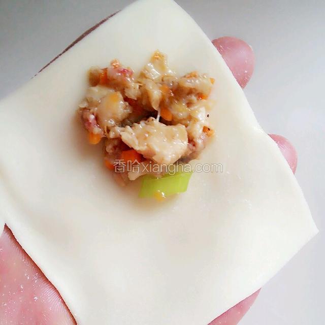 也可以将馅放到一角