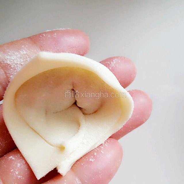 两边角往上握，成为这个形状的。这些主要是面片的不成四方形的边角料