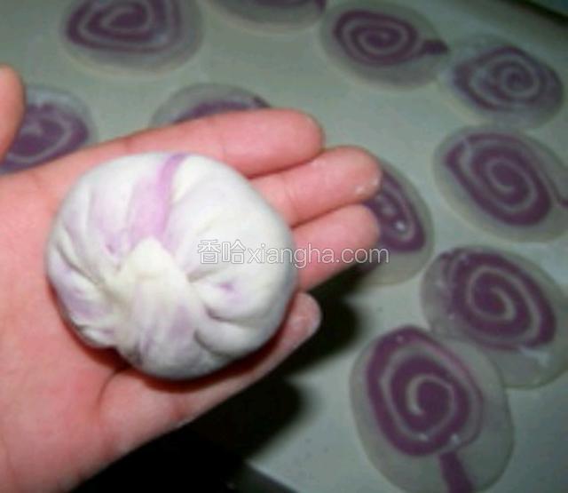 用包包子的方法包好，等待30分钟，醒发