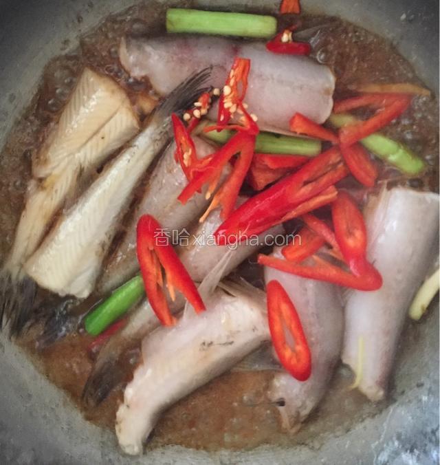 下生抽，辣椒炒一下