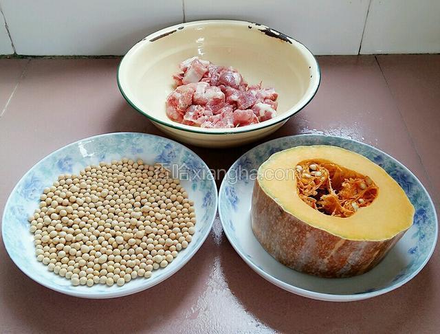 备齐食材。