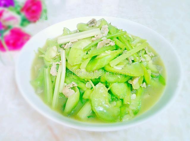 芹菜瘦肉炒丝瓜