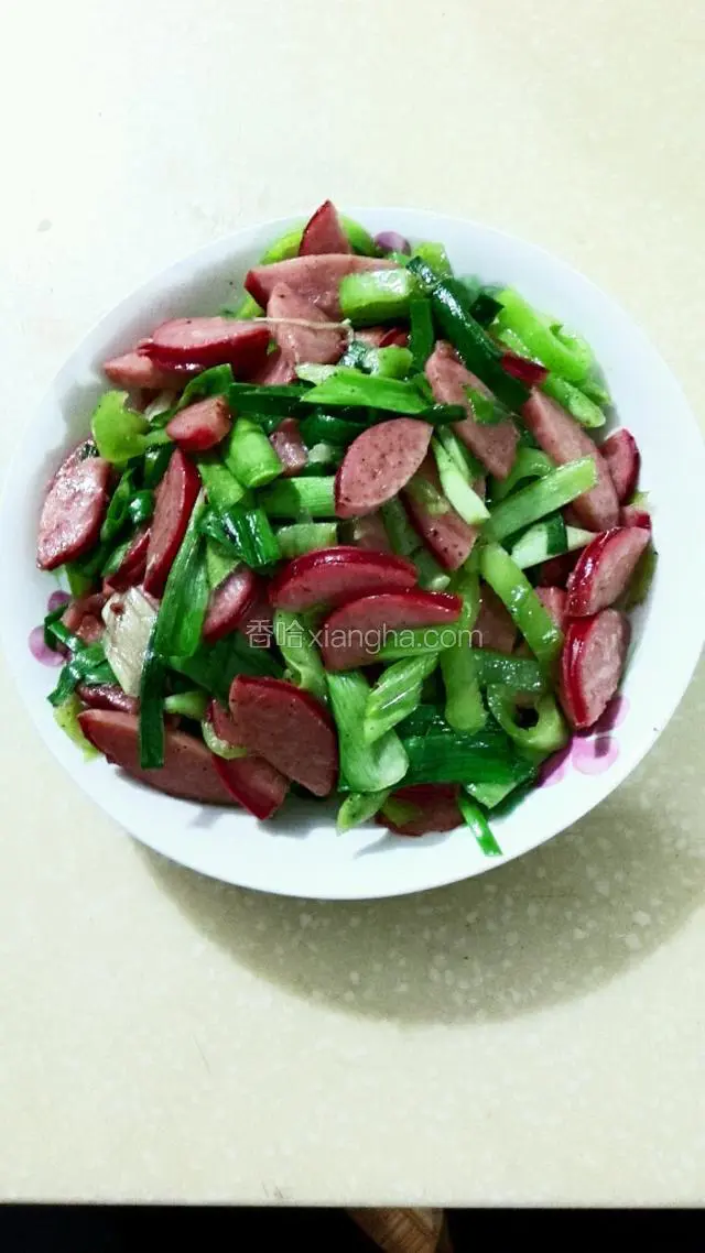 青椒蒜叶炒红肠