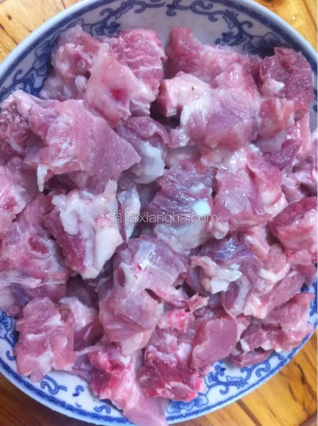 排骨洗净剁成小块