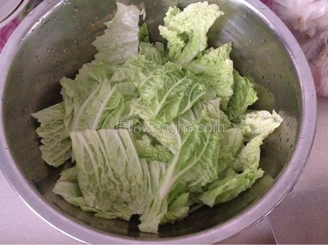 菜叶改成合适大小的块状；