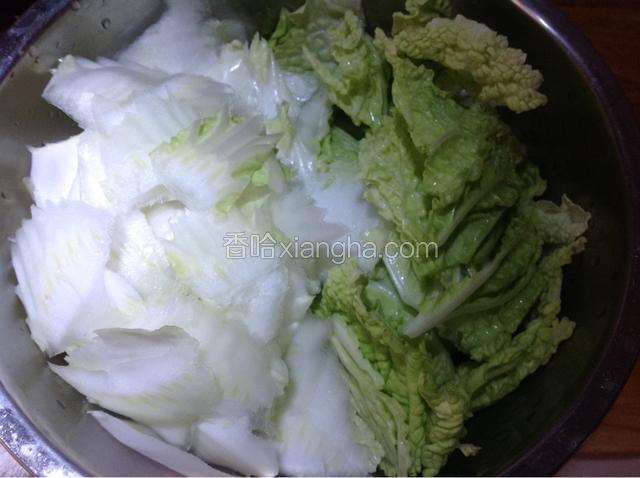 叶片与菜帮片分开盛放；