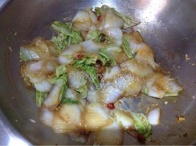 之后调入水淀粉，炒匀；