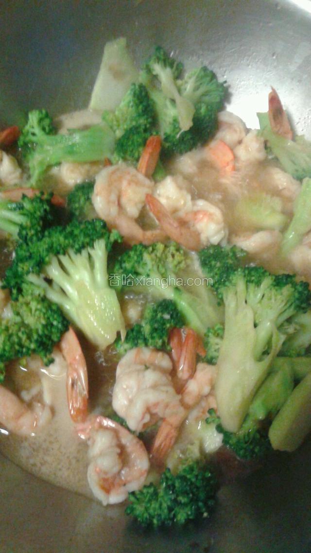 煮开后放所有的调味料盐 鸡精 料酒 即可出锅,