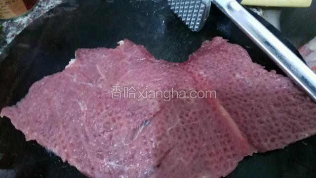 用肉锤把肉锤松弛    肉变二倍大了