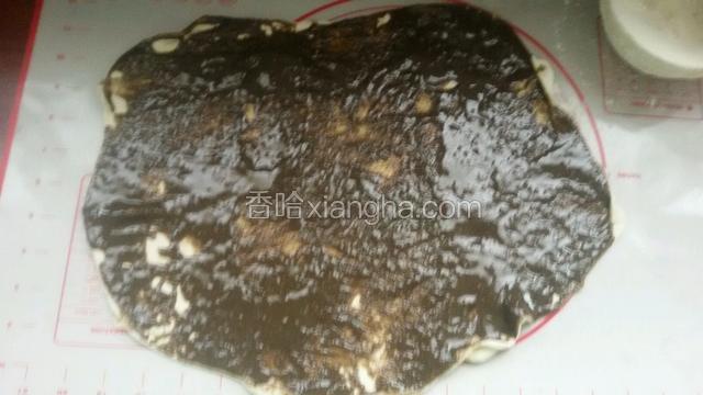 面粉加少许小苏打，用温水和成面团松弛，时间长越好