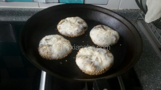放入预热饼铛
