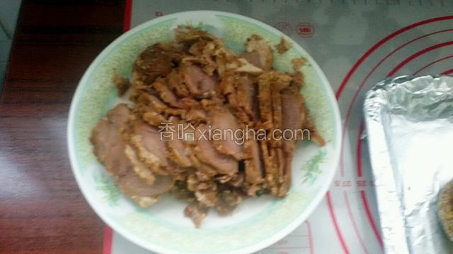配上一盘酱羊肉，美味