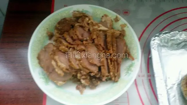 配上一盘酱羊肉，美味