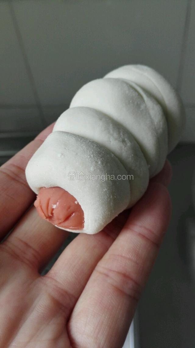 将火腿肠包裹成图样