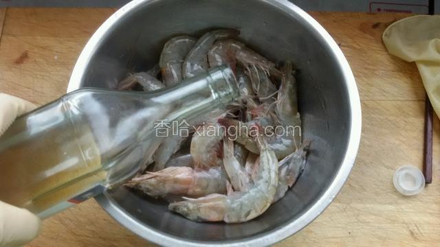 然后加适量料酒