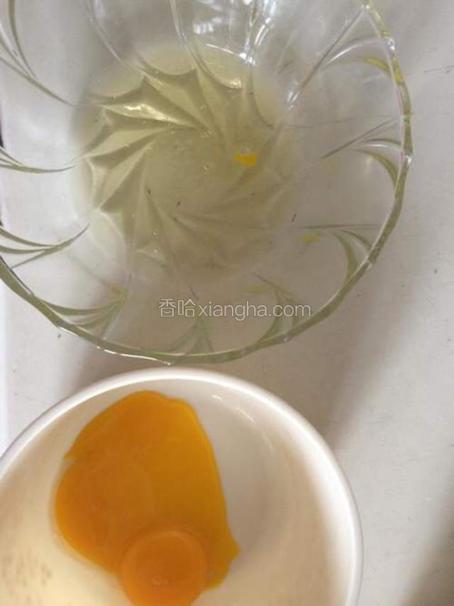 鸡蛋分离俩个无油无水的容器中