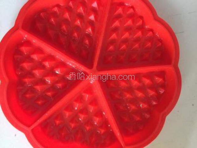 华夫饼模具均匀刷植物油