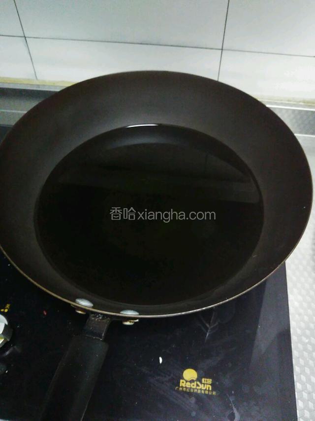 起锅热油至6成热转文火（中小火）