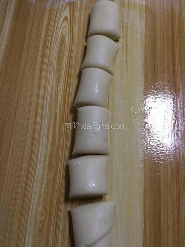 卷起来，切成等大的剂子。