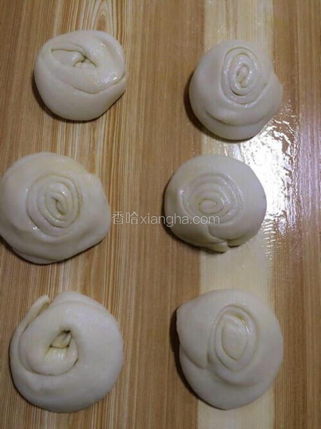 把面剂子按扁。