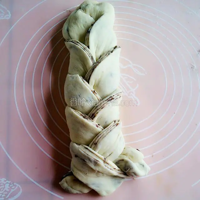 两端捏紧握到下面