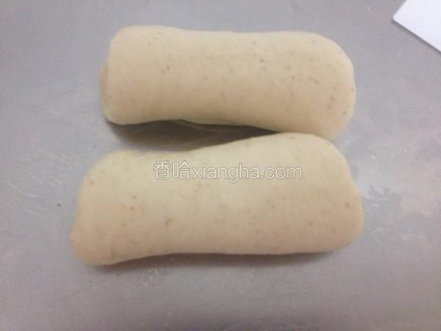 擀长条状，卷起，松弛10分钟
