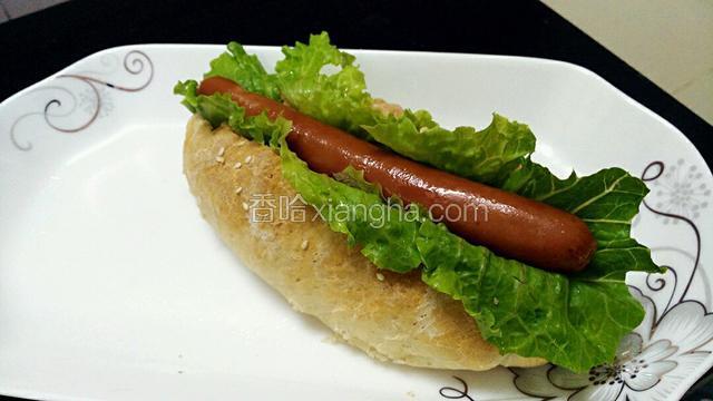 再把香肠塞中间
