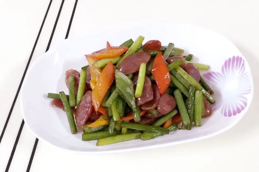 蒜苔辣椒炒腊肠