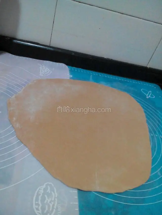 红糖面擀成大薄片